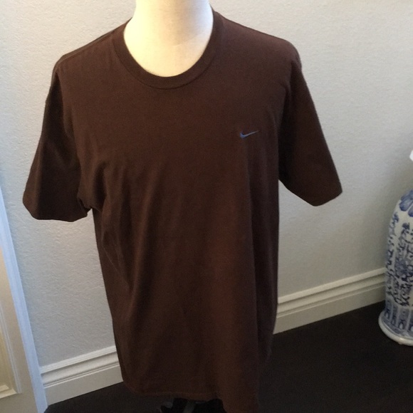 Lucky Brand & Nike brown tees bundle with shoulder sun damage - Picture 5 of 8